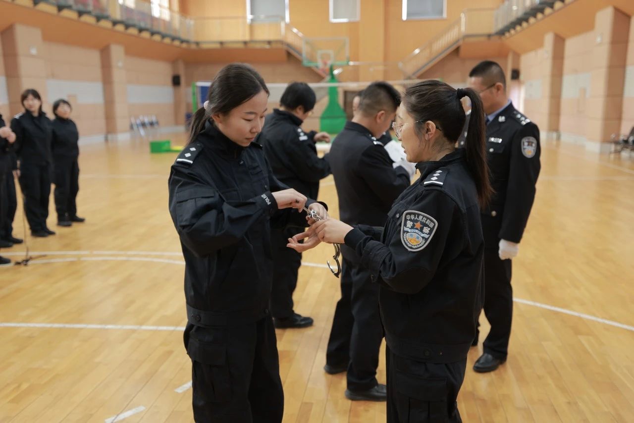 法警2.jpg